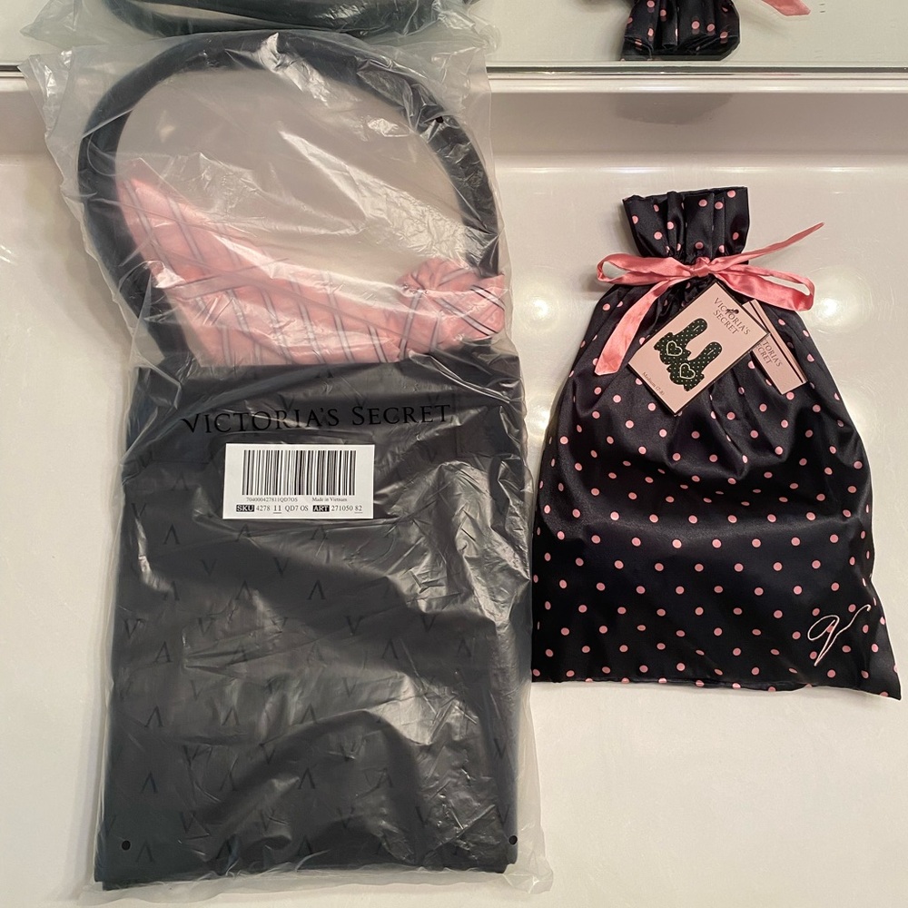 Victoria's Secret Heart slippers size medium and tote - Picture 2 of 10